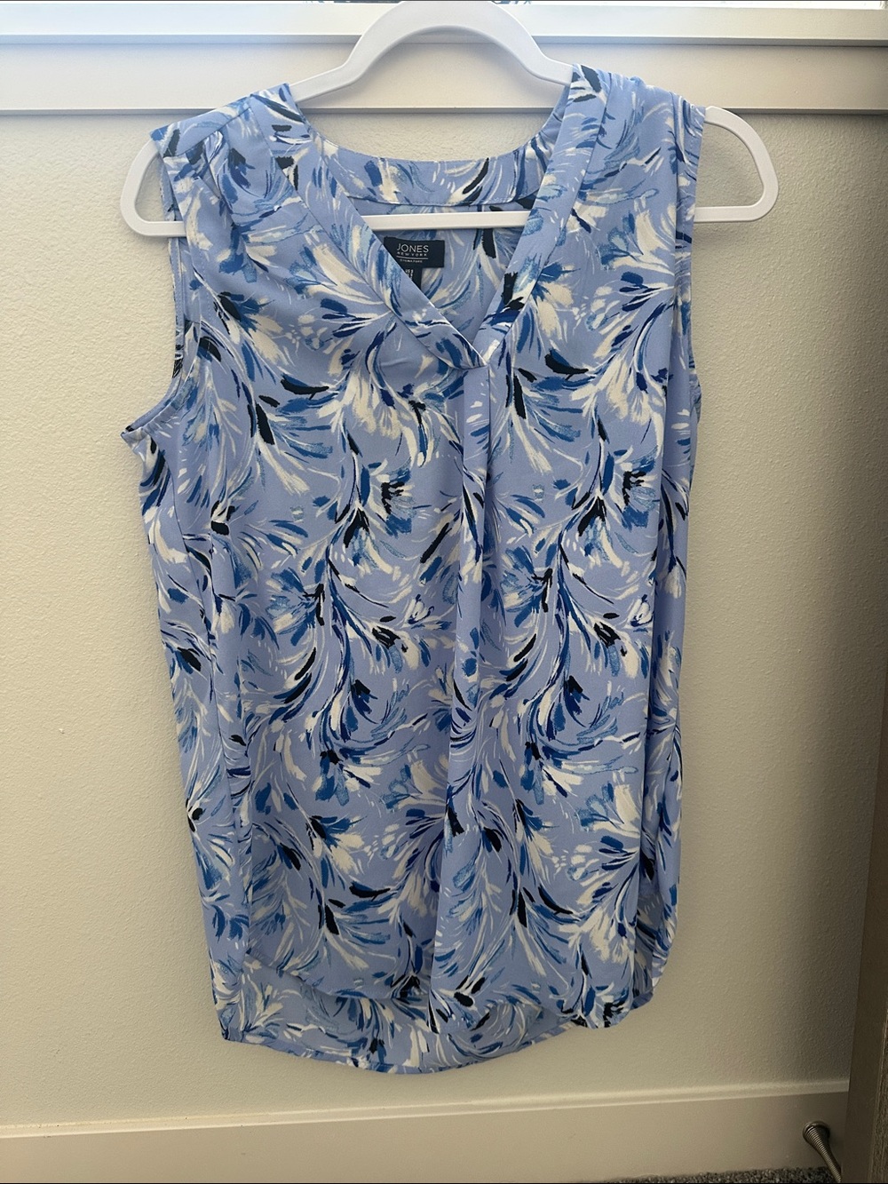 NWT - Jones New York Blue Floral-Print Sleeveless Top